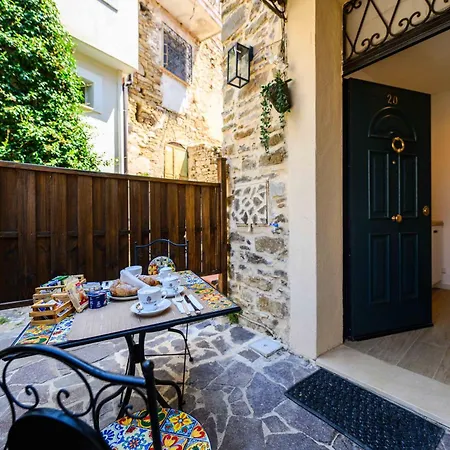 לינה וארוחת בוקר Ca'del Borgo 4*